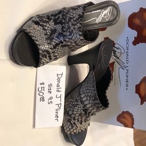 Donald J Pliner Python Print Size 9.5